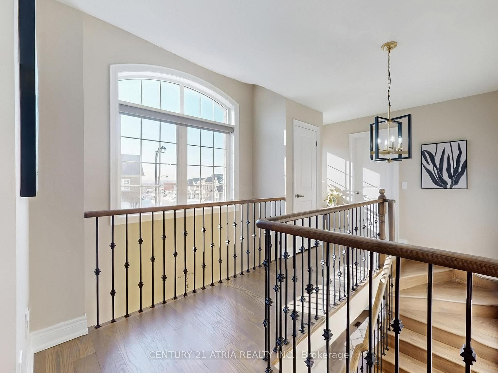160 Mondial Crescent photo 22