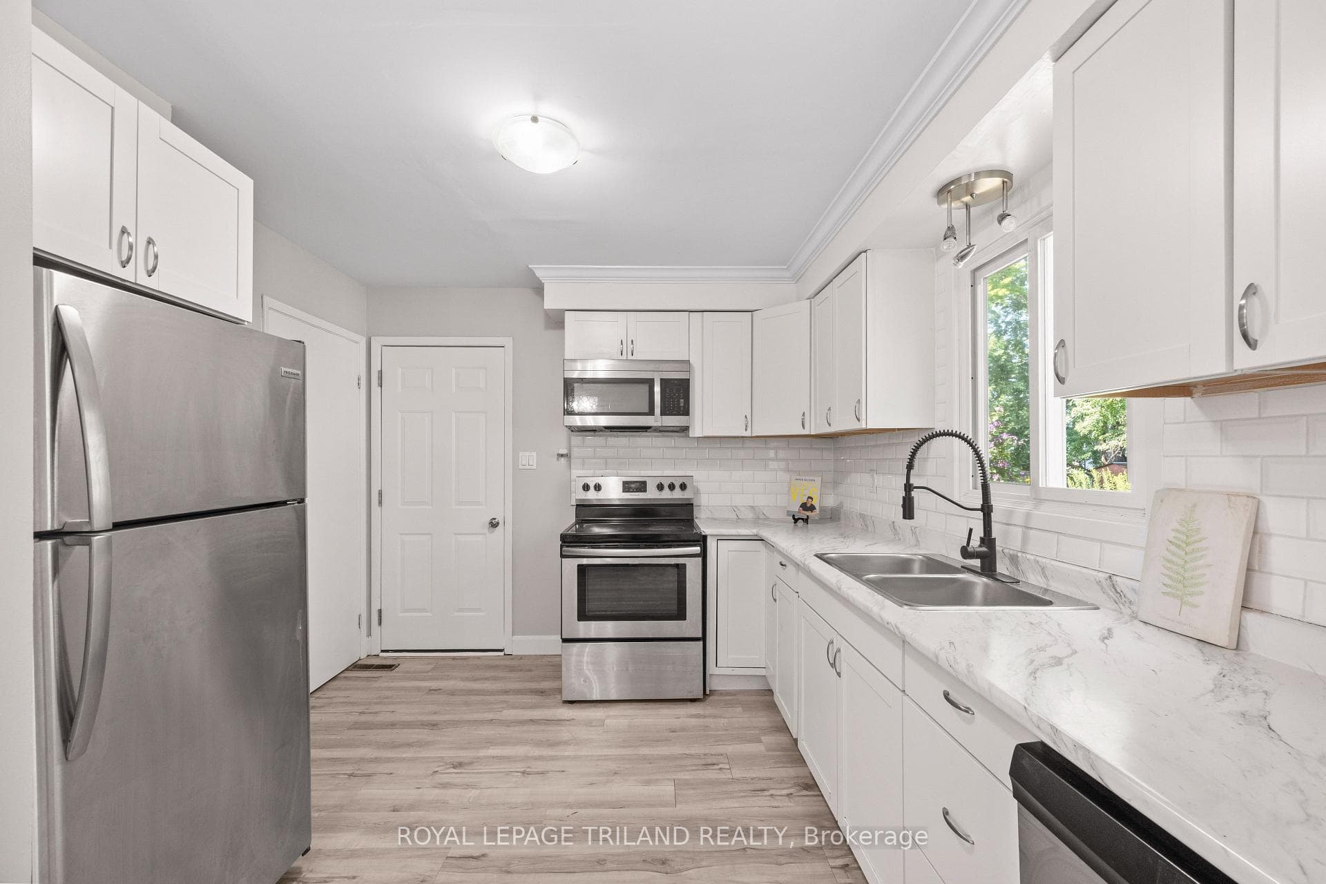 1767 Aldersbrook Road photo 10
