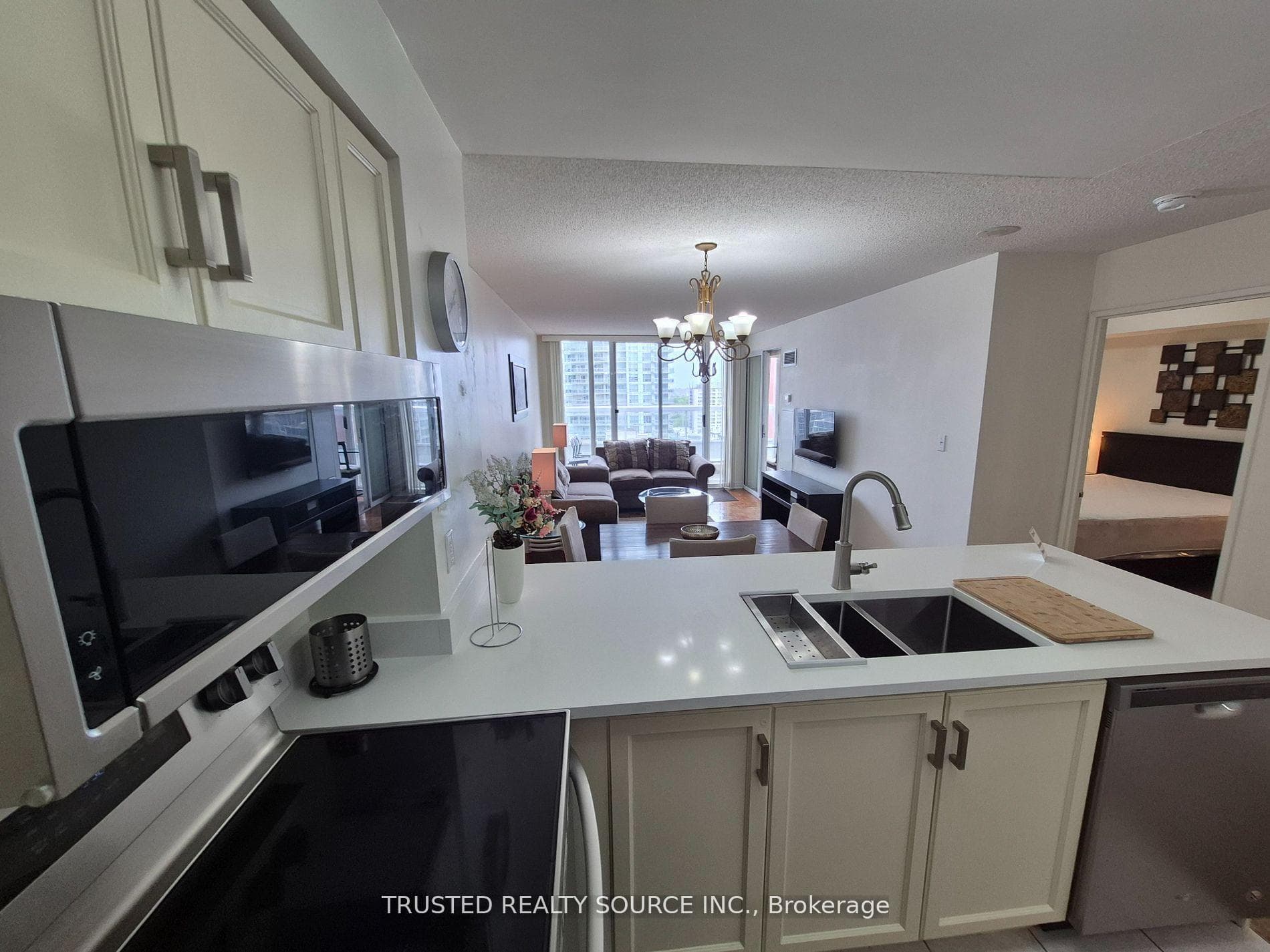 43 Eglinton Avenue Unit 1807 photo 1