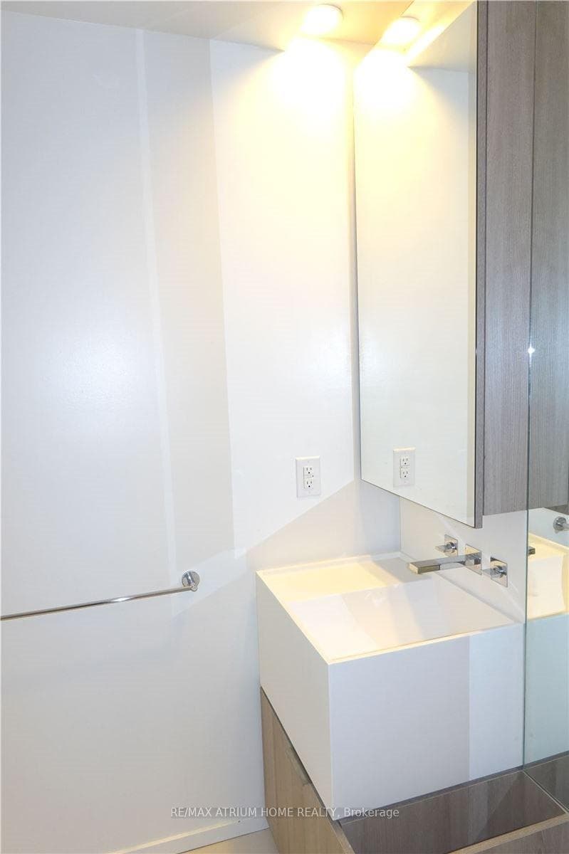 1 Bloor Street Unit 3006 photo 18