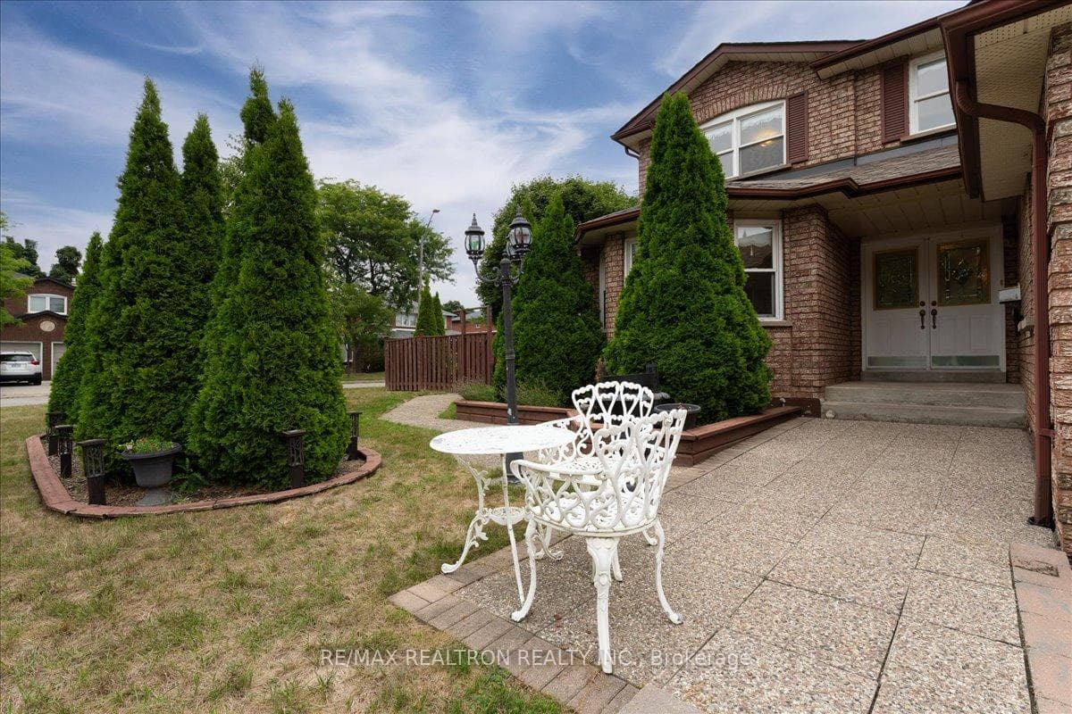 151 Lyndhurst Drive photo 10