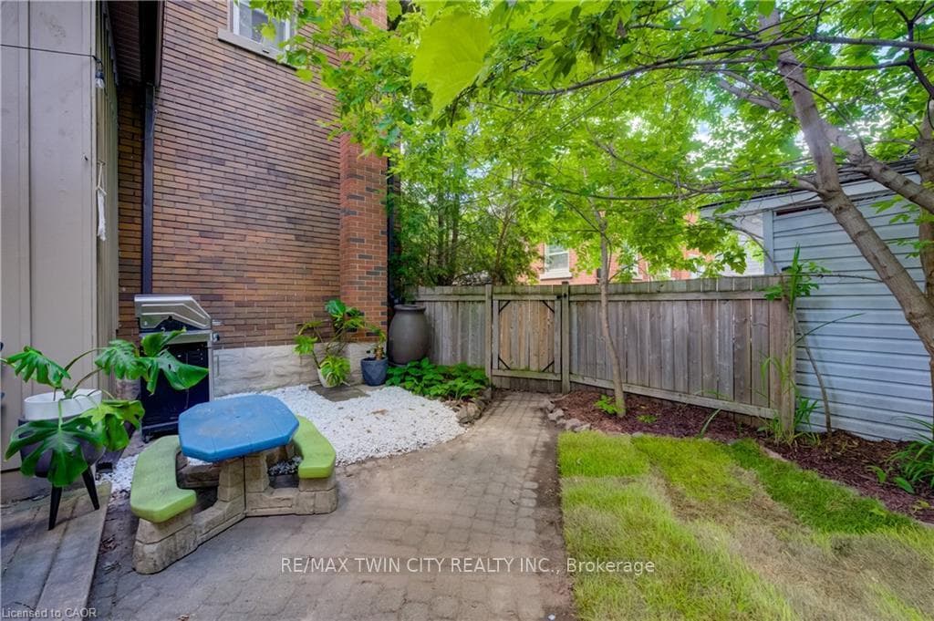 90 BROCK Street photo 36