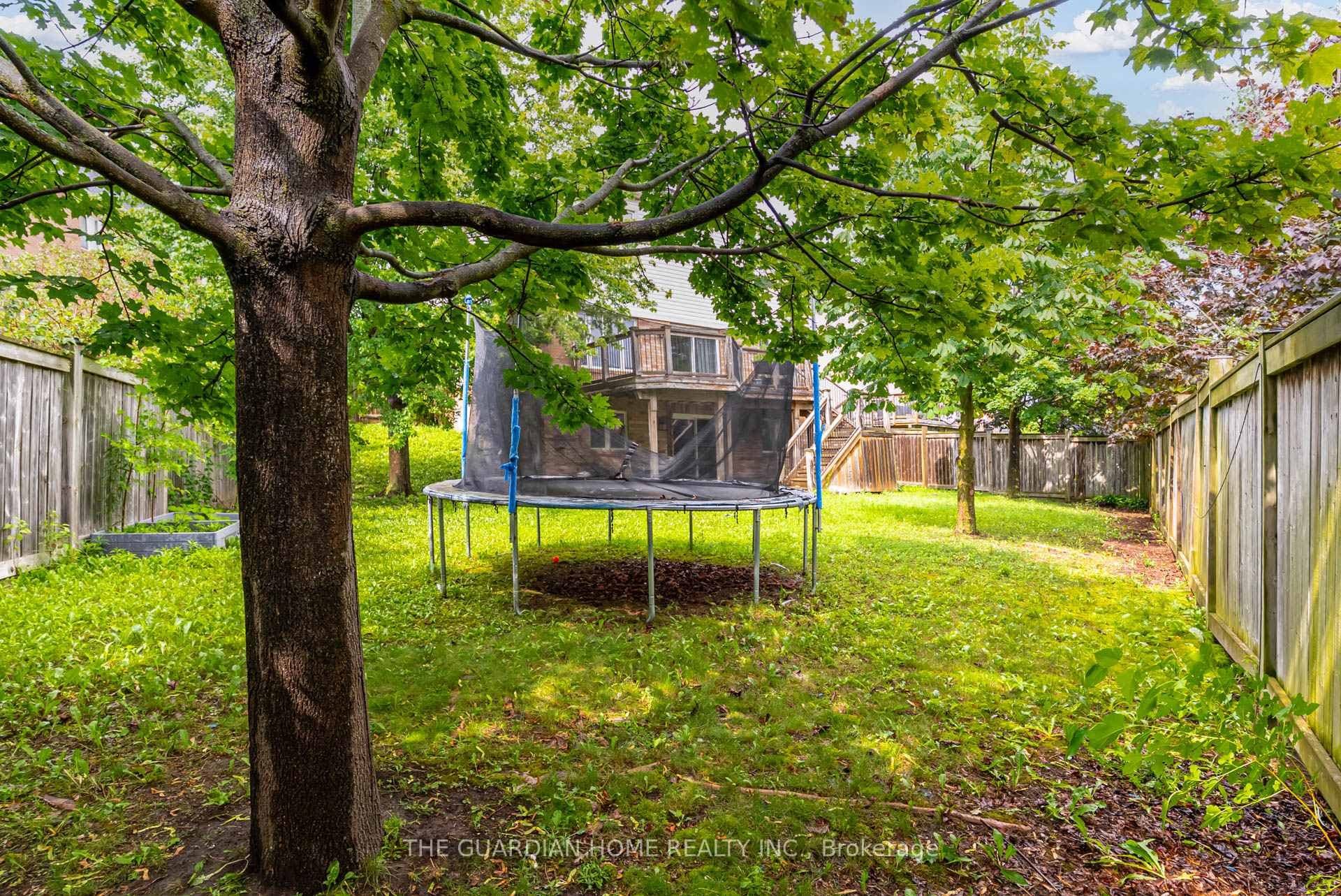 1214 Harlstone Crescent photo 48