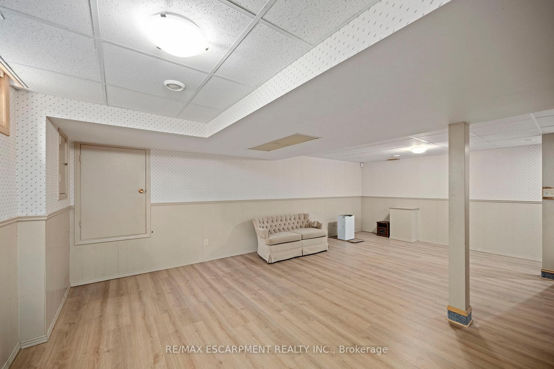 50 Queen Mary Crescent photo 31