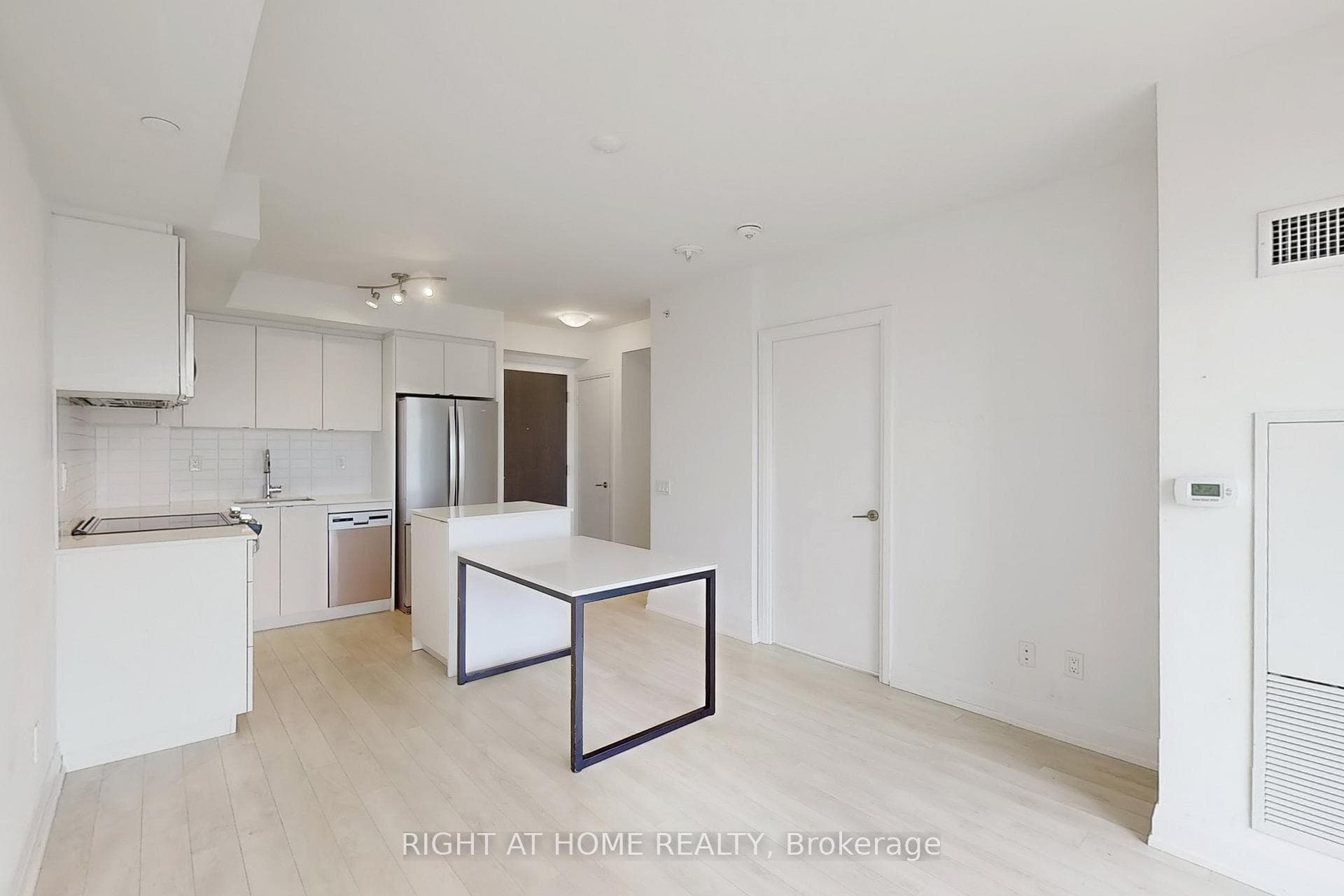 1461 Lawrence Avenue Unit 1303 photo 6