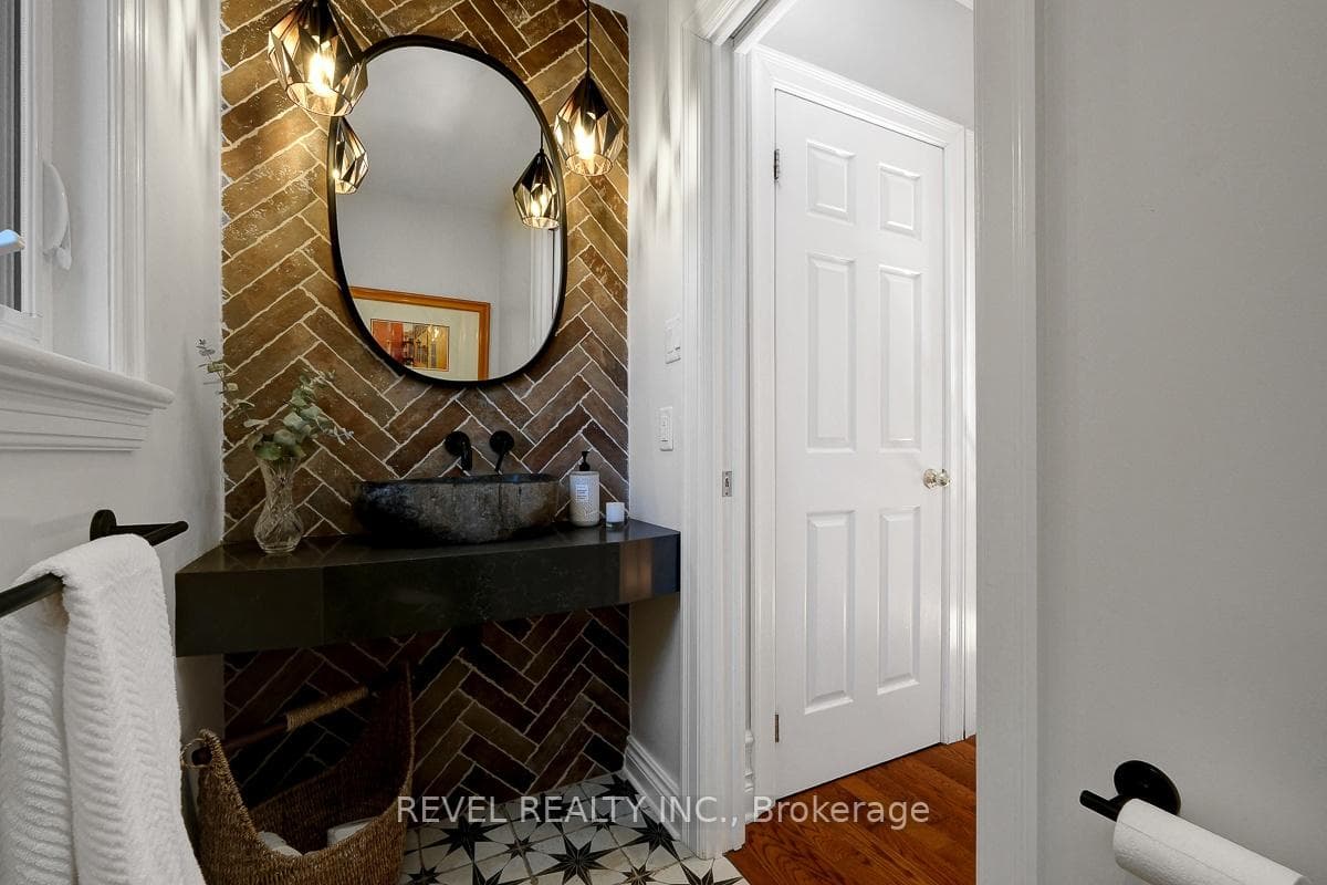 381 Third Avenue photo 22