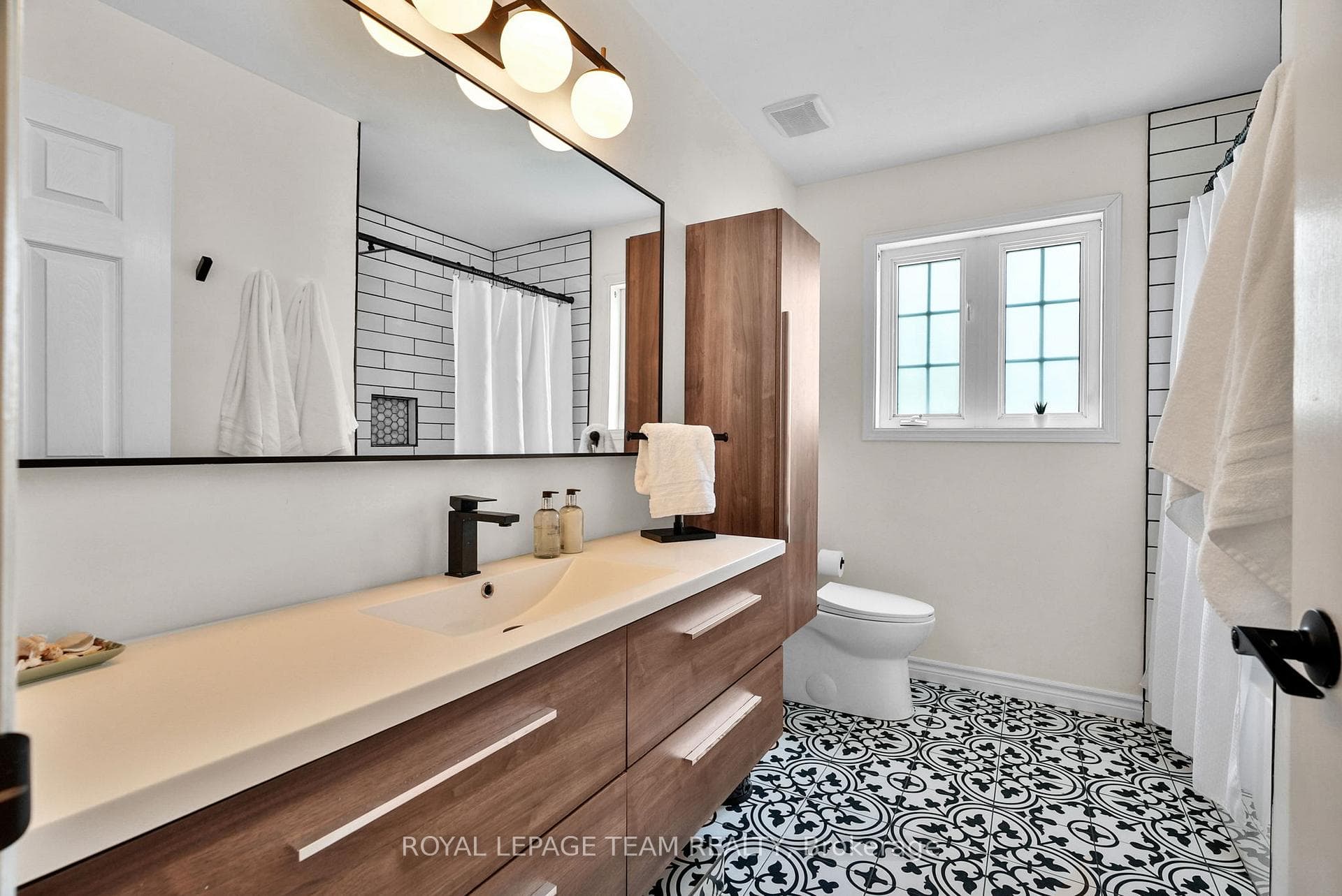 2122 Saunders Avenue photo 29