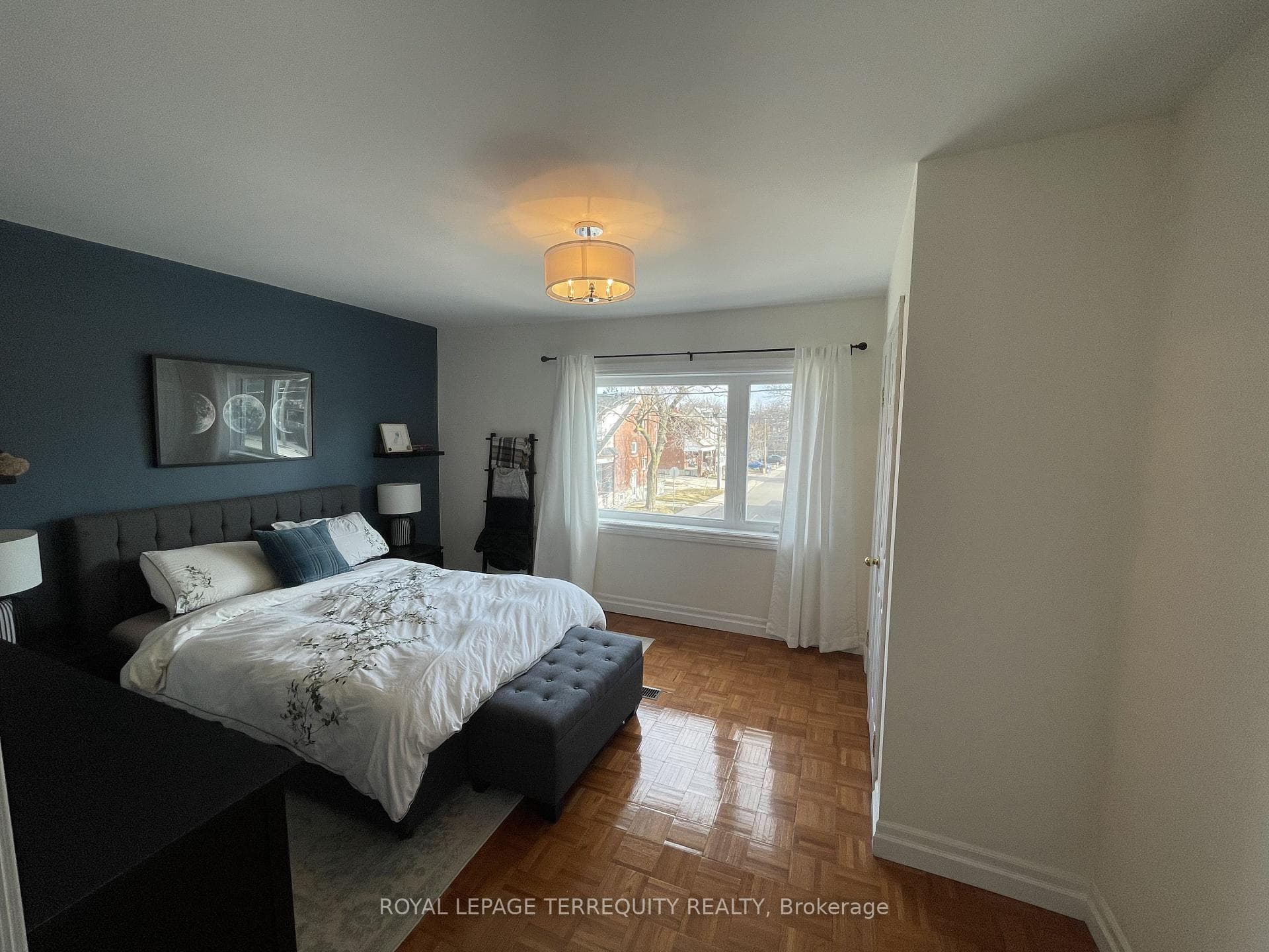 1806 Dufferin Street Unit Upper photo 7