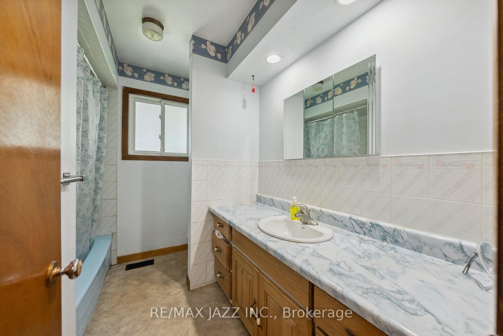19020 Simcoe Street photo 11