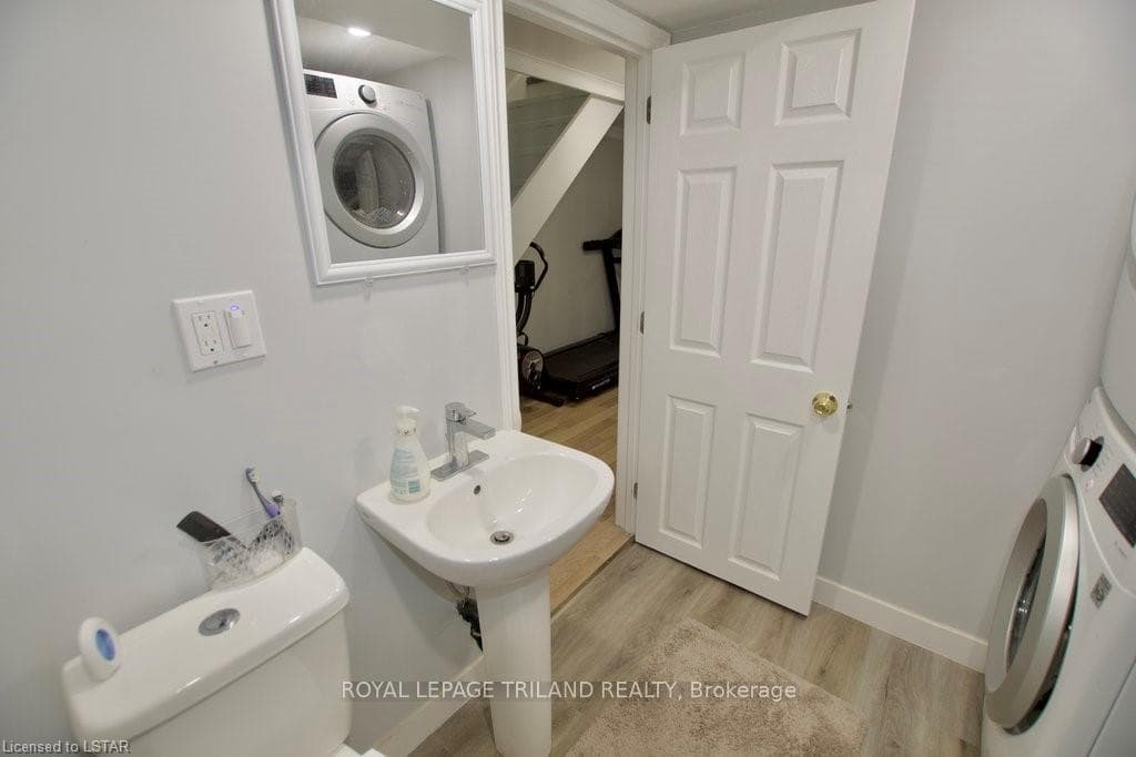 166 SOUTHDALE Road Unit 67 photo 40