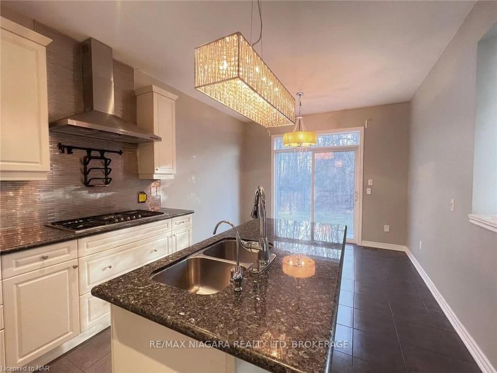 114 WINTERBERRY Boulevard photo 10