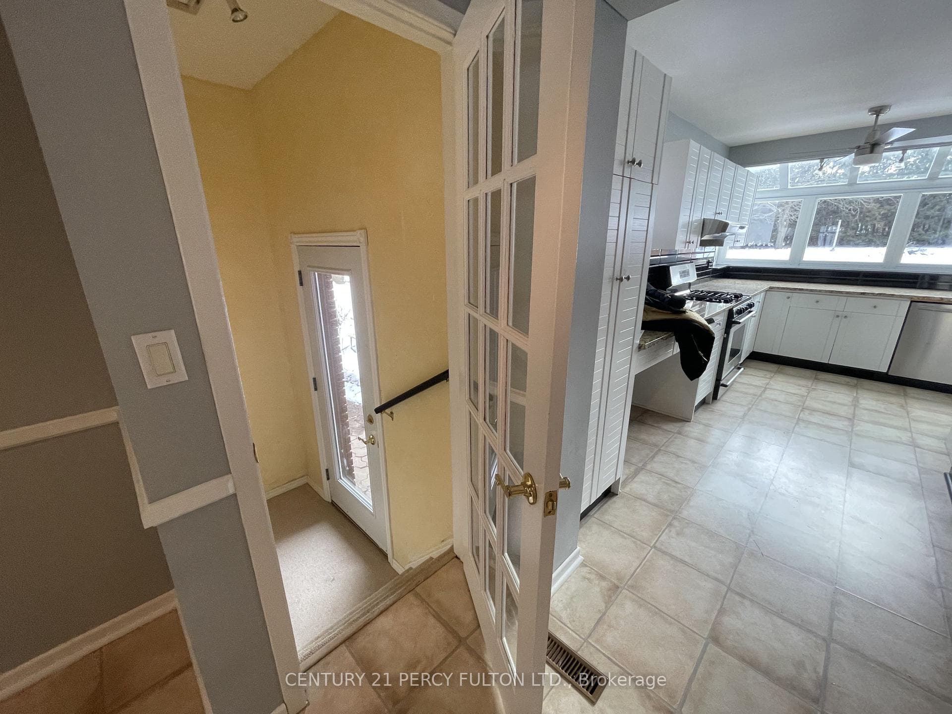 10208 Tenth Line photo 20