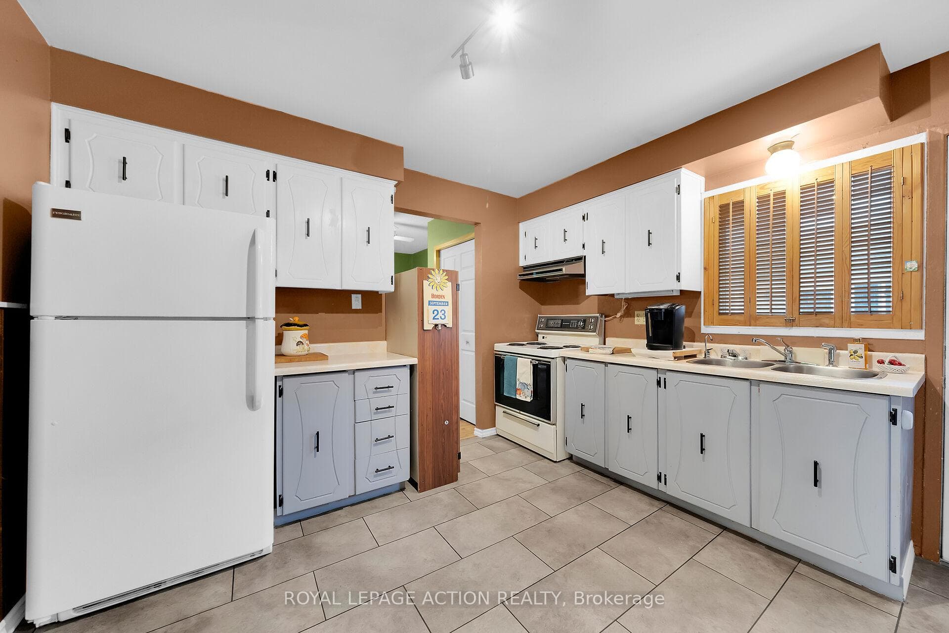 8 Maple Crescent photo 13