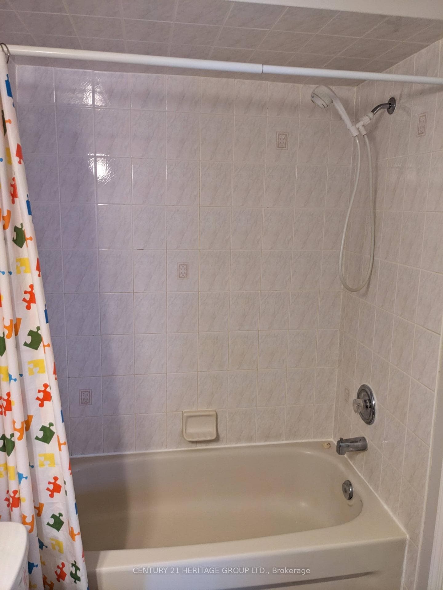 664 MacNab Gate photo 15