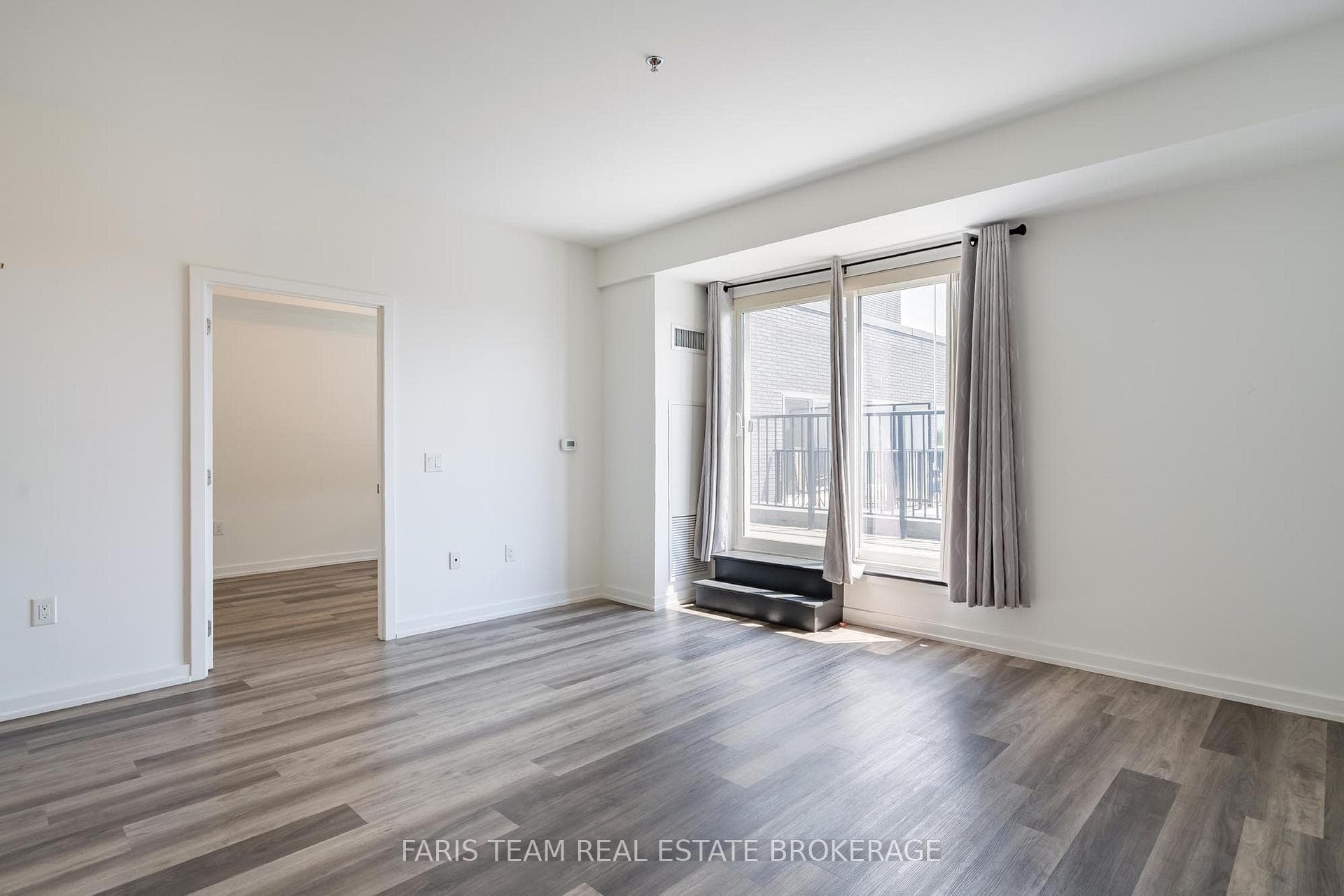 430 Essa Road Unit 401 photo 12