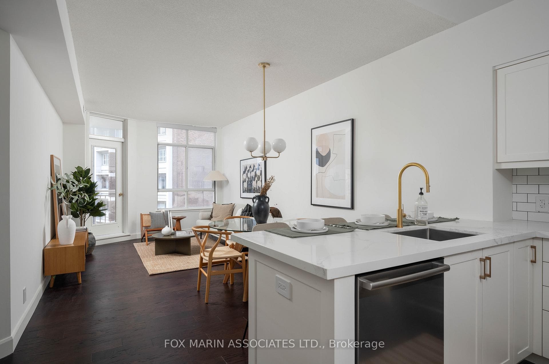 1 Deer Park Crescent Unit 701 photo 15