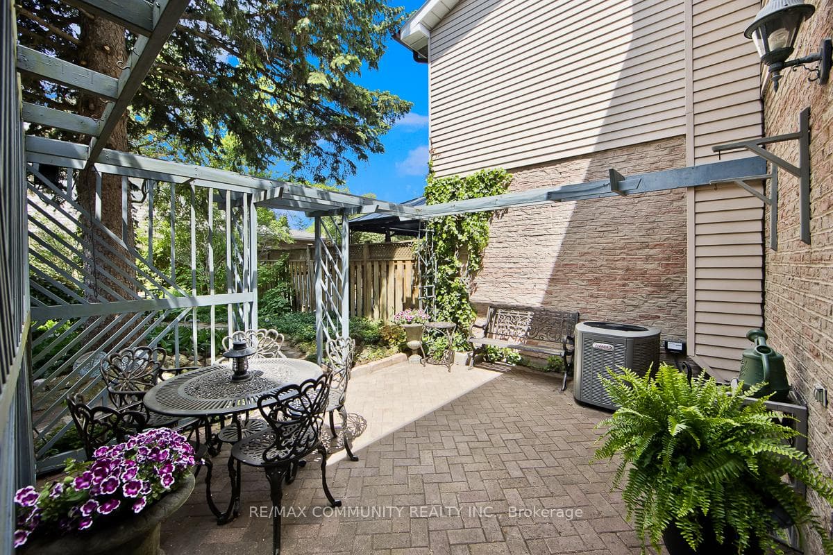 283 Braymore Boulevard photo 23