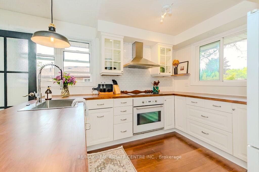 30 Upton Crescent photo 4