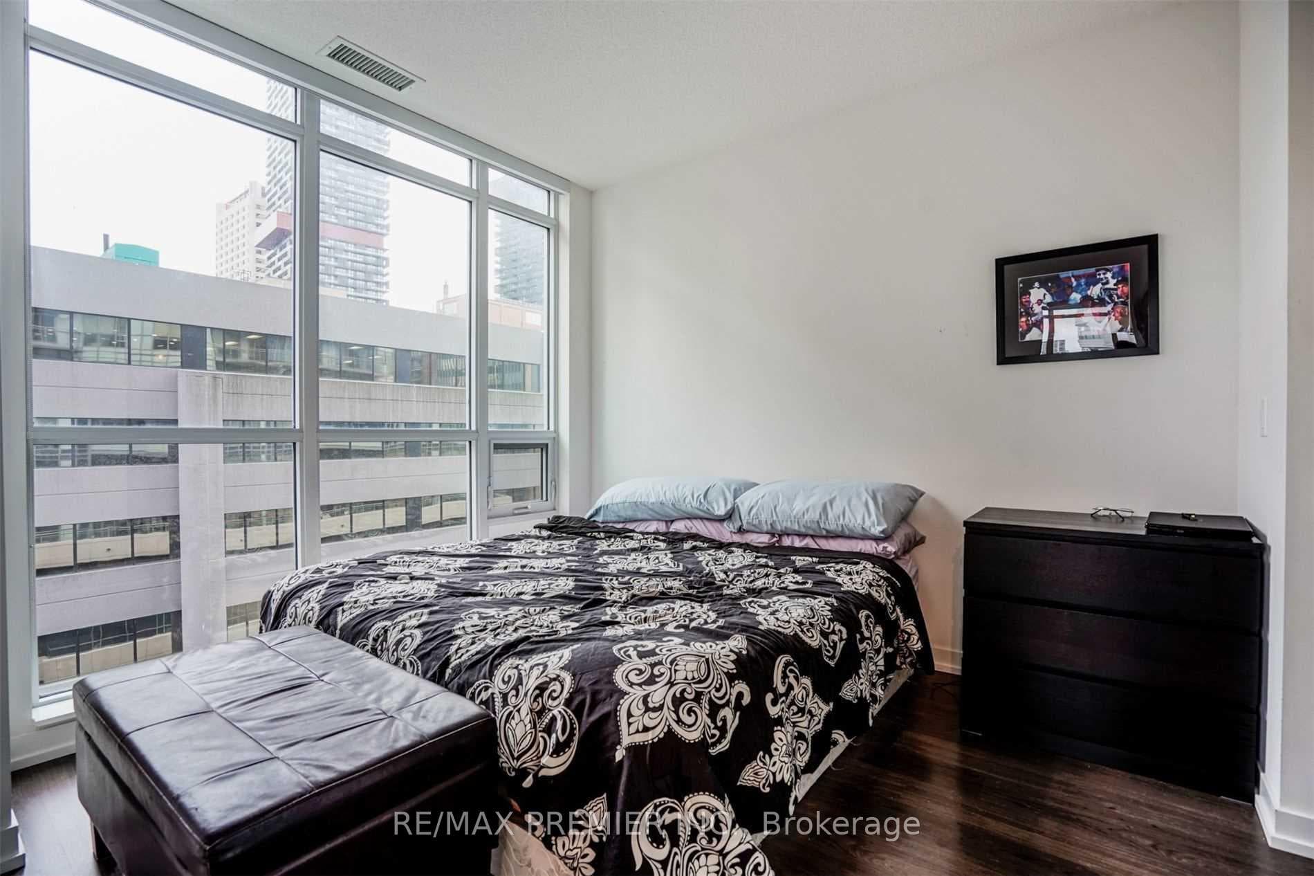89 DUNFIELD Avenue Unit 636 photo 11