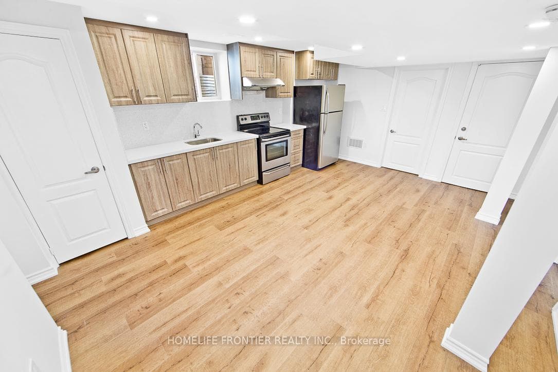 311 Hinton Terrace Unit Lower photo 3
