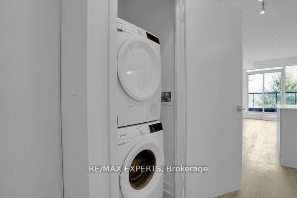 859 The Queensway N/A Unit 222 photo 2