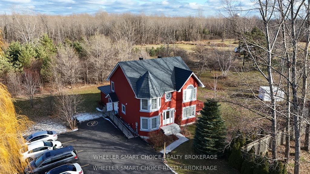2135 Pitt Street photo 3