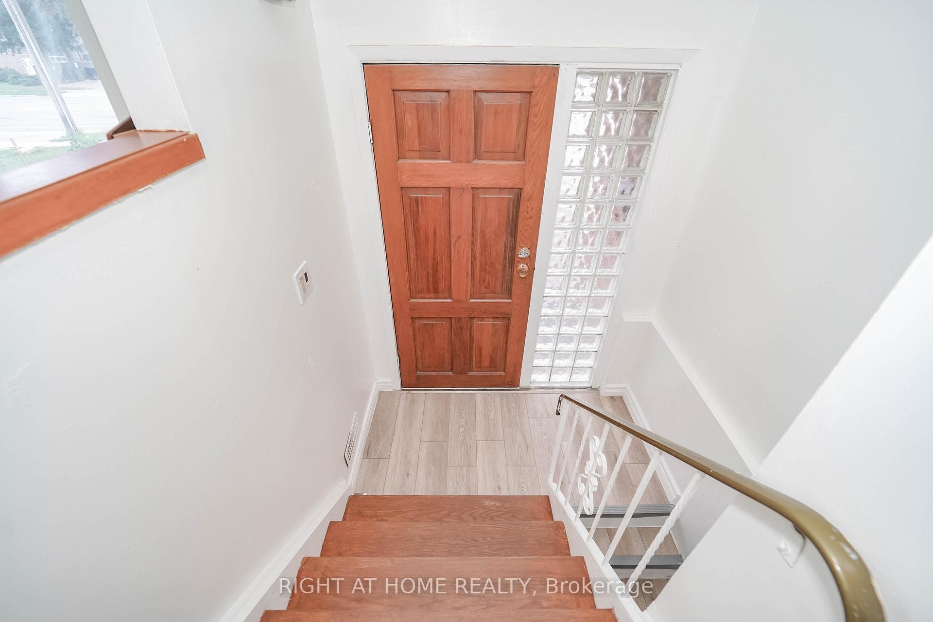 4456 Lawrence Avenue photo 4