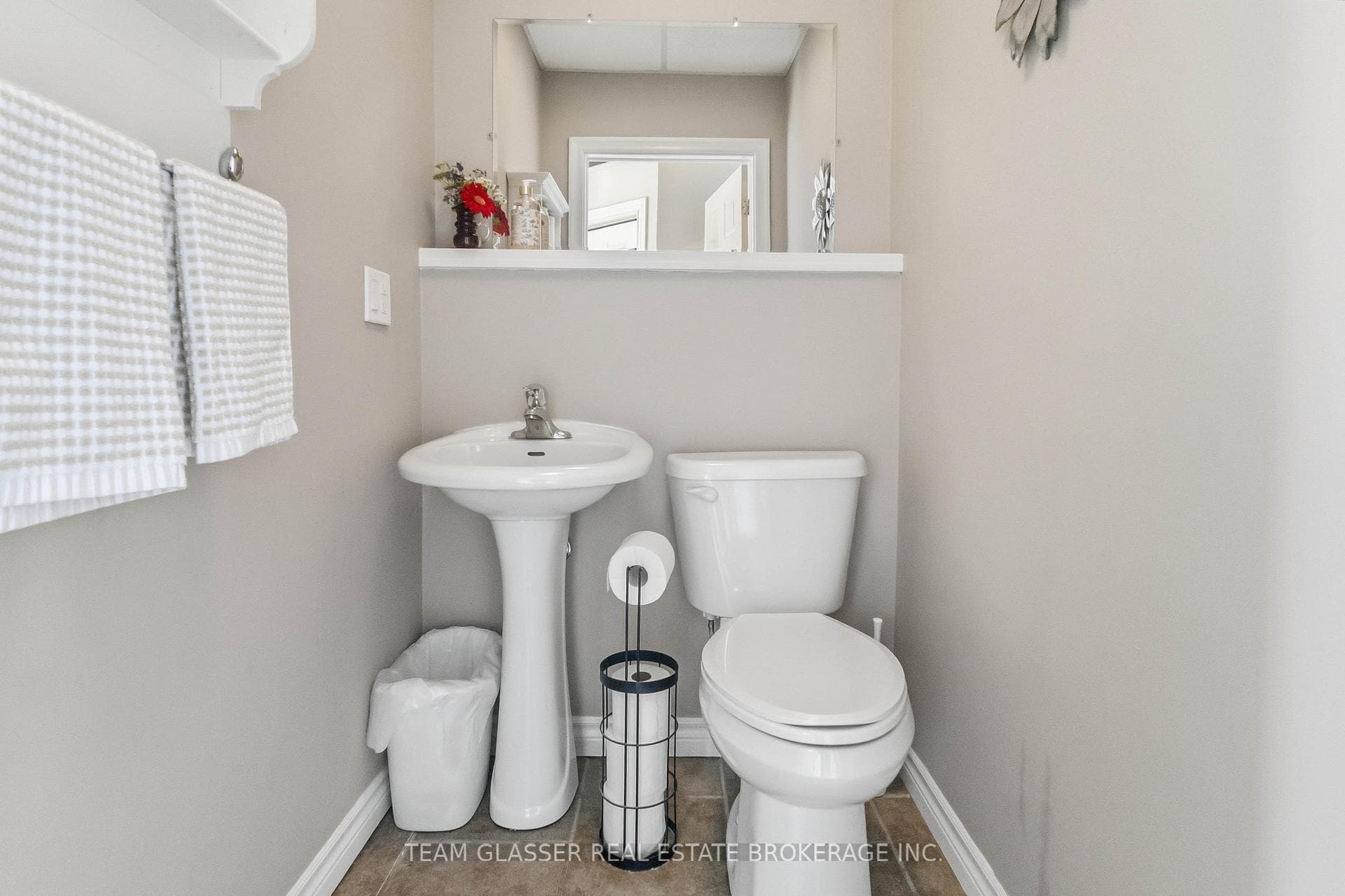 27 DENGATE Crescent photo 21