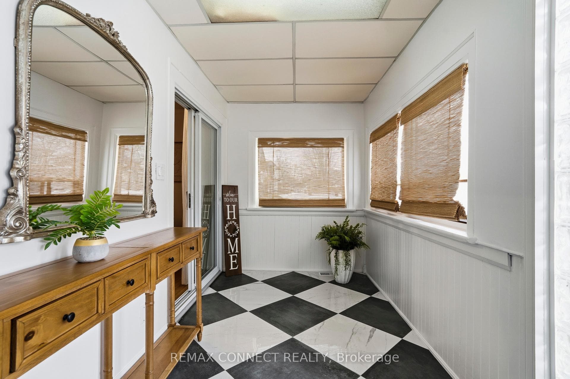 60 Woodbury Road photo 5