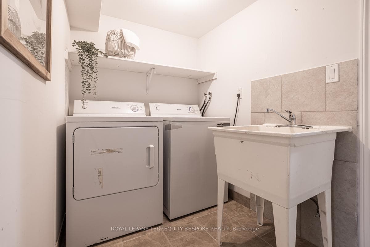 241 Mcroberts Avenue photo 17