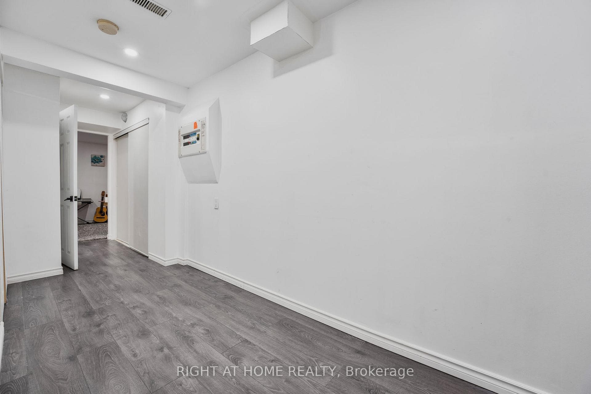 263 DUNSMORE Lane photo 31