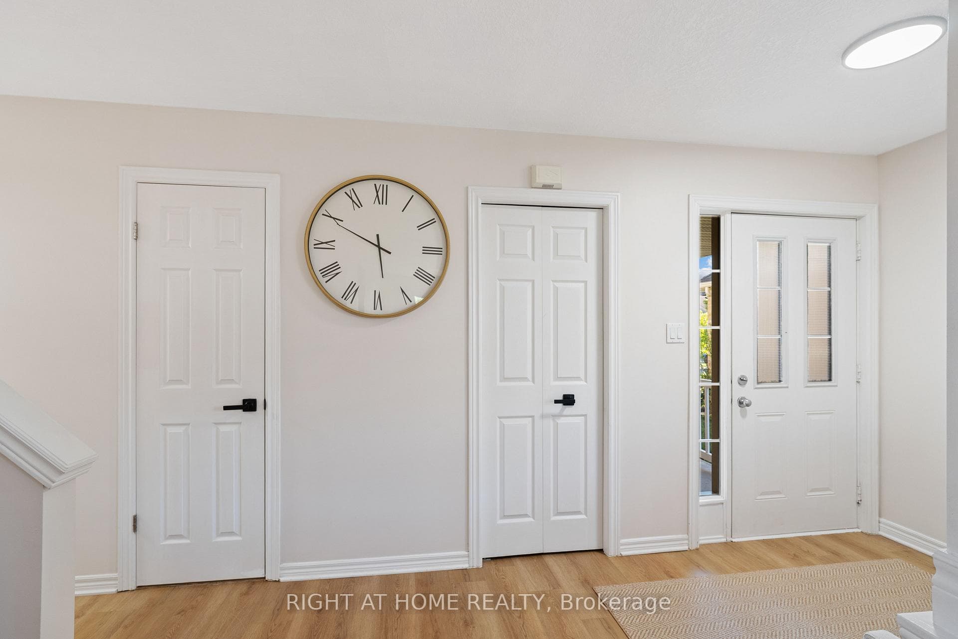 754 Hedgerow Place photo 5