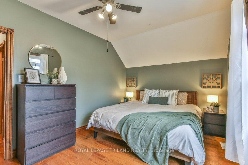 941 QUEENS Avenue photo 30
