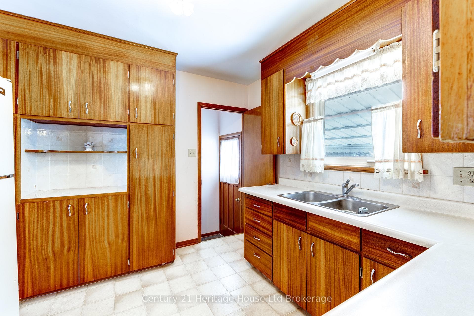 584452 BEACHVILLE Road photo 16