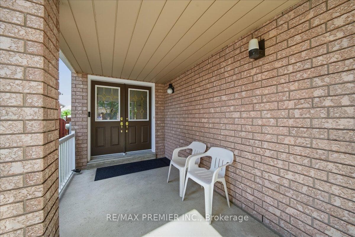 5 Laura Sabrina Drive photo 3
