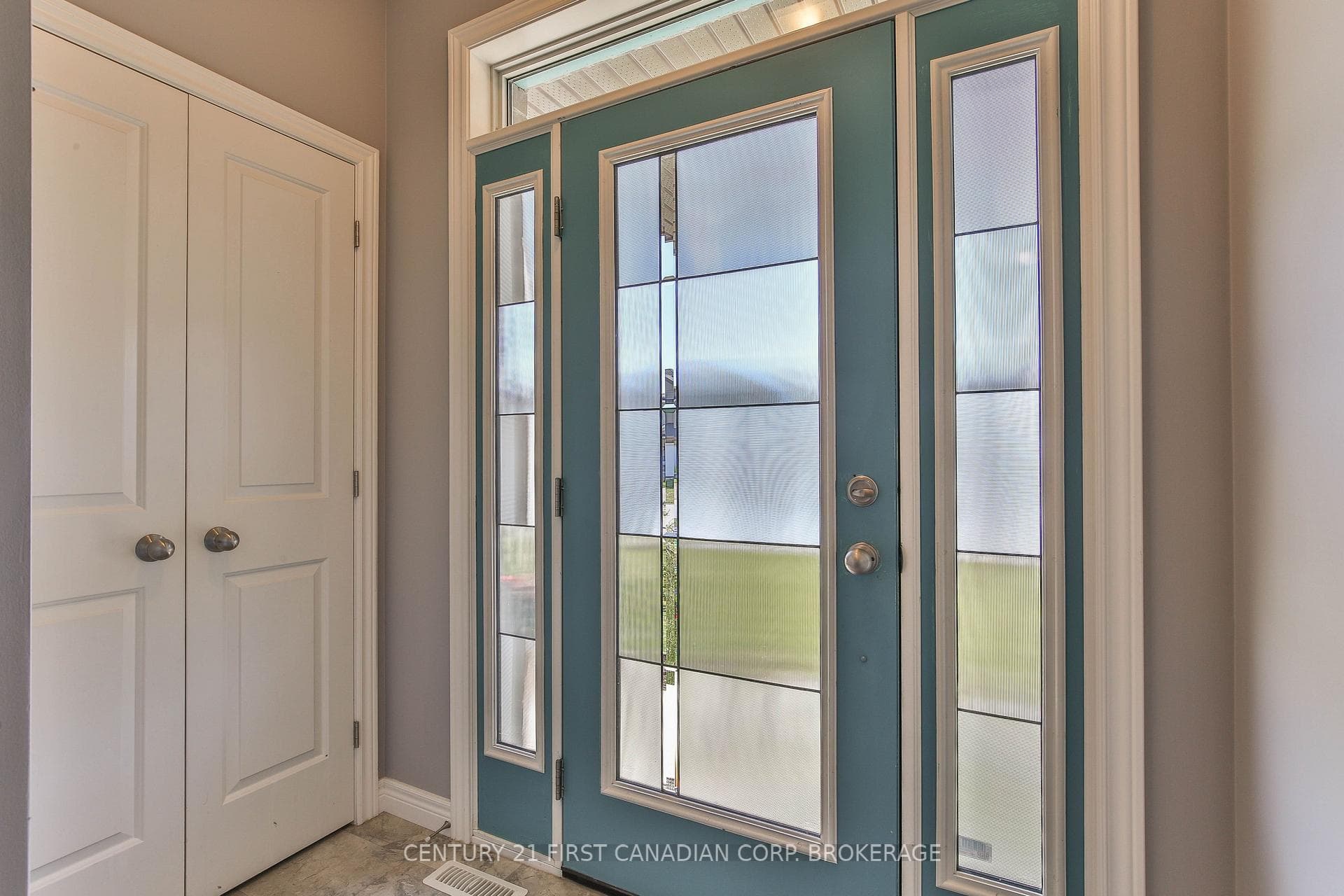 283 Boyd Boulevard photo 4