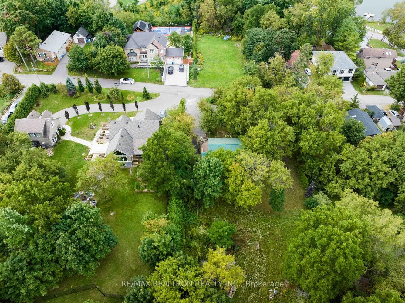 11 CHURCHILL Drive photo 33