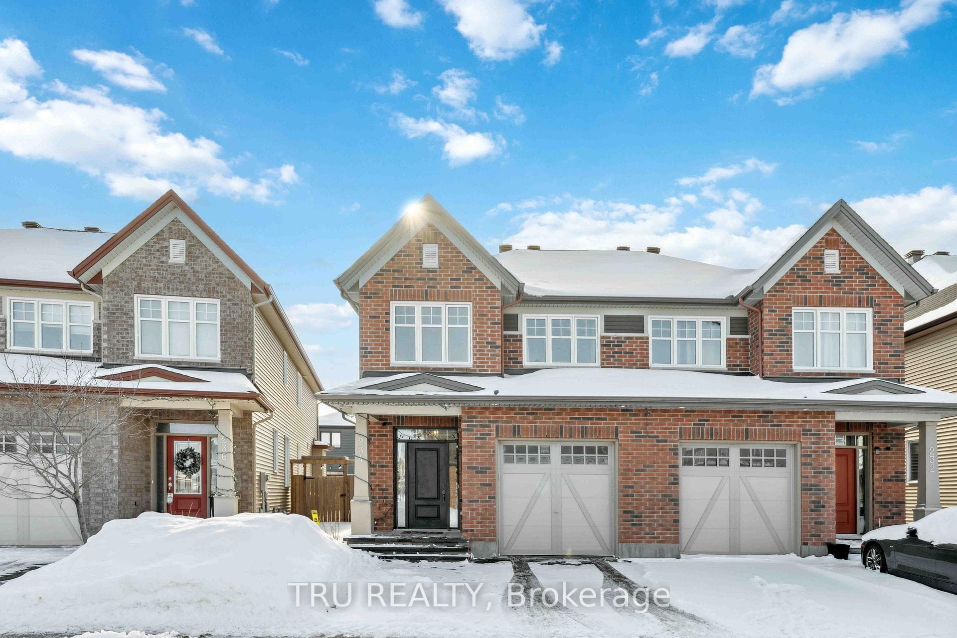 234 Fergus Crescent photo 1