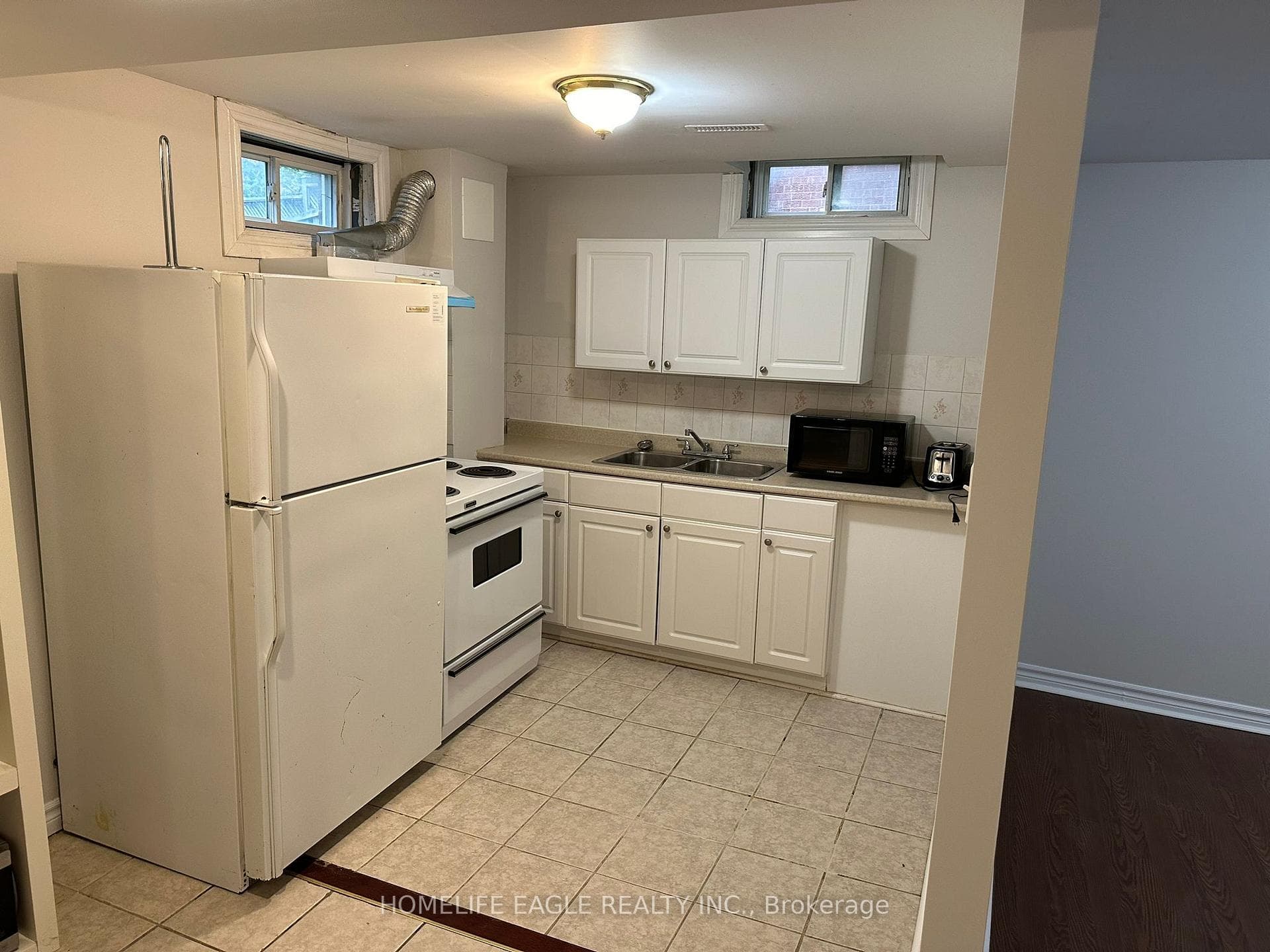 20 Mandel Crescent photo 3