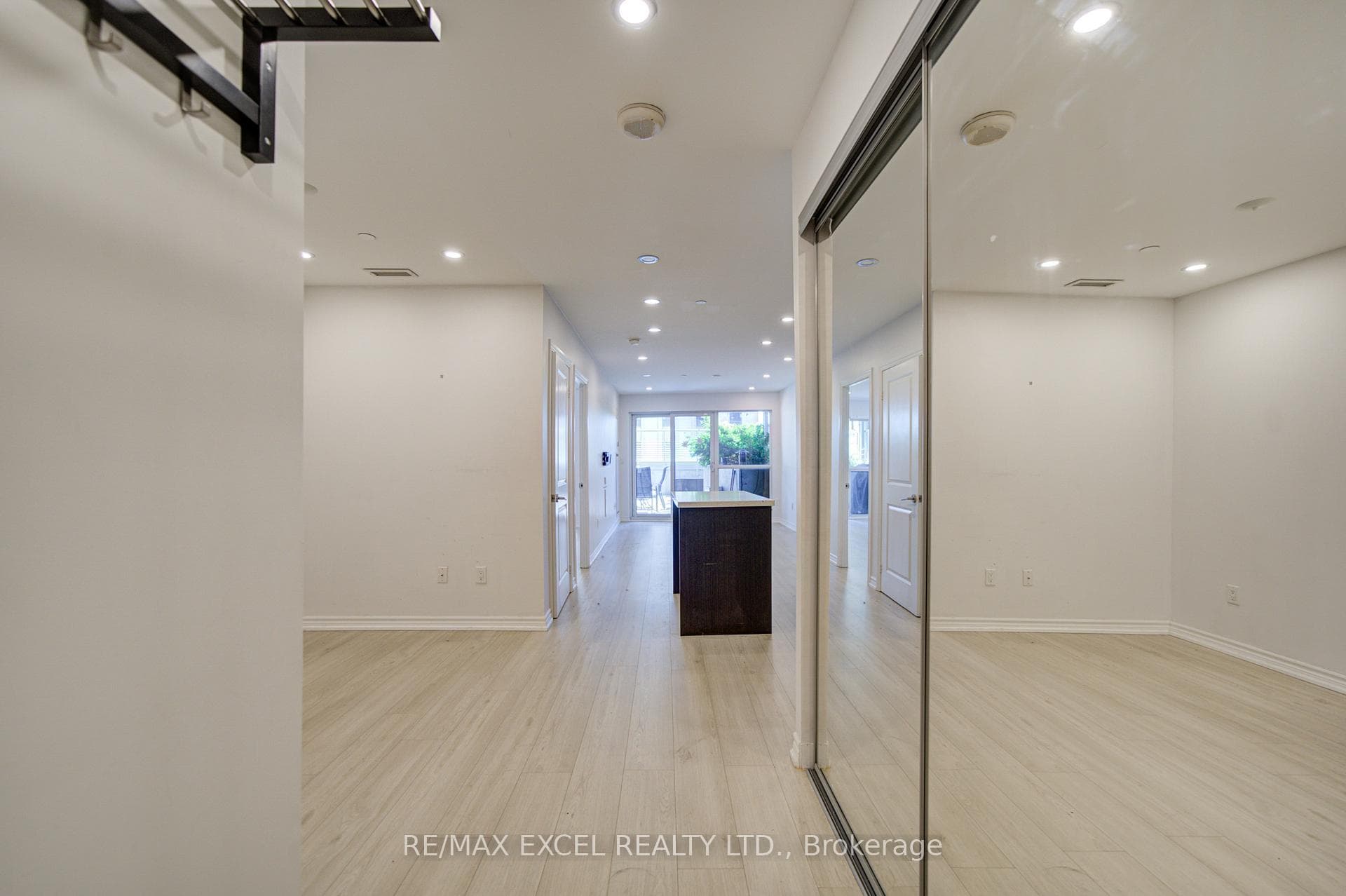 386 Yonge Street Unit 503 photo 10