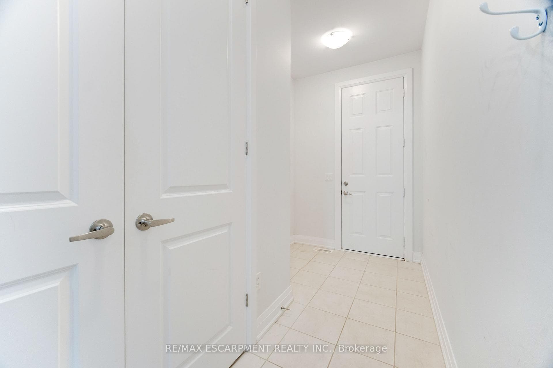 1095 Edinburgh Drive photo 13