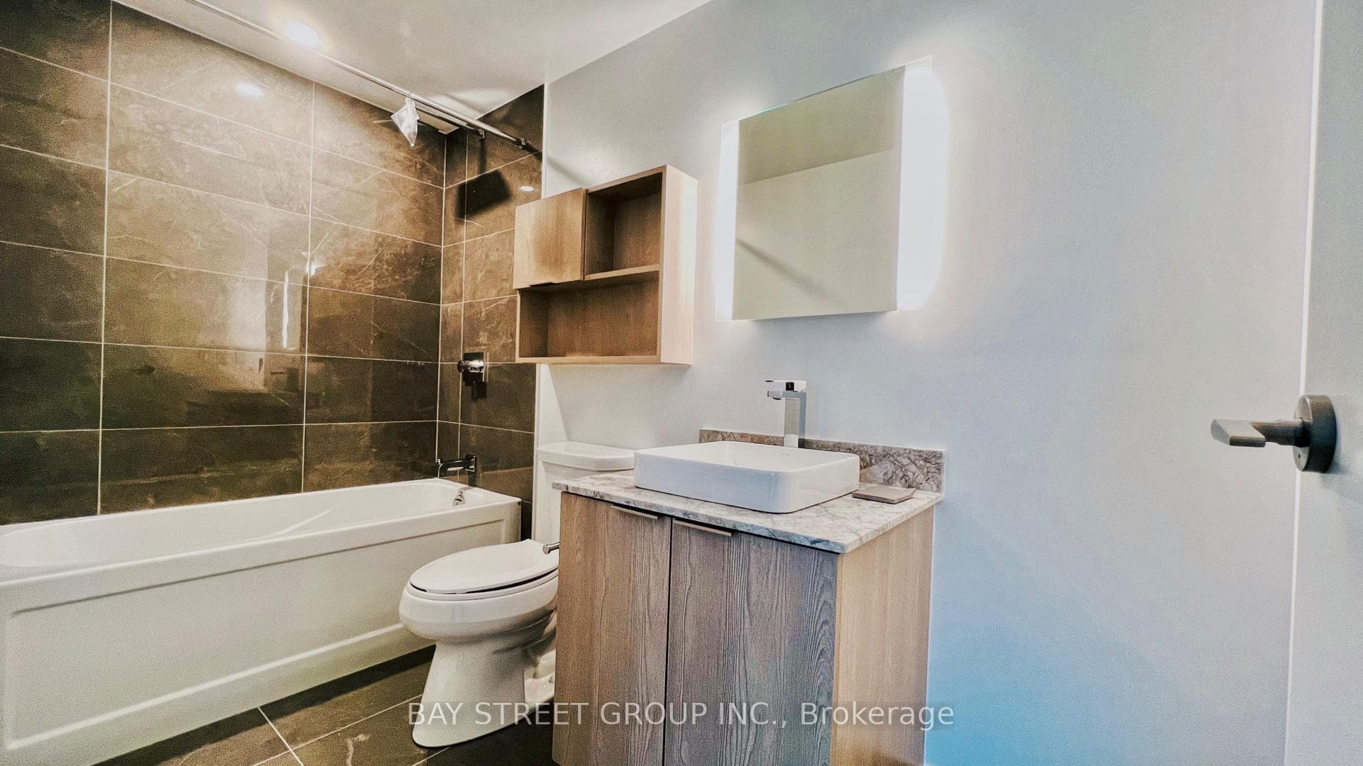 501 Yonge Street Unit 1812 photo 12