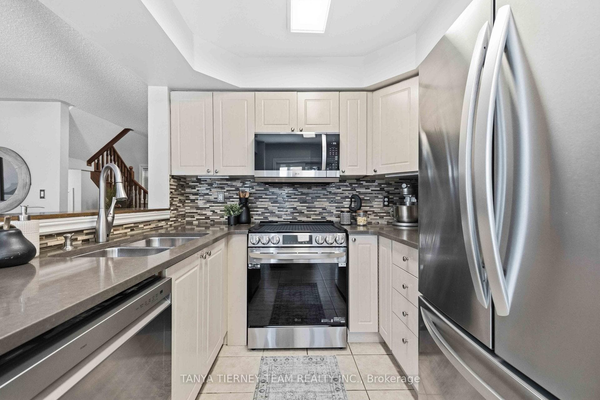 47 Corianne Avenue photo 23