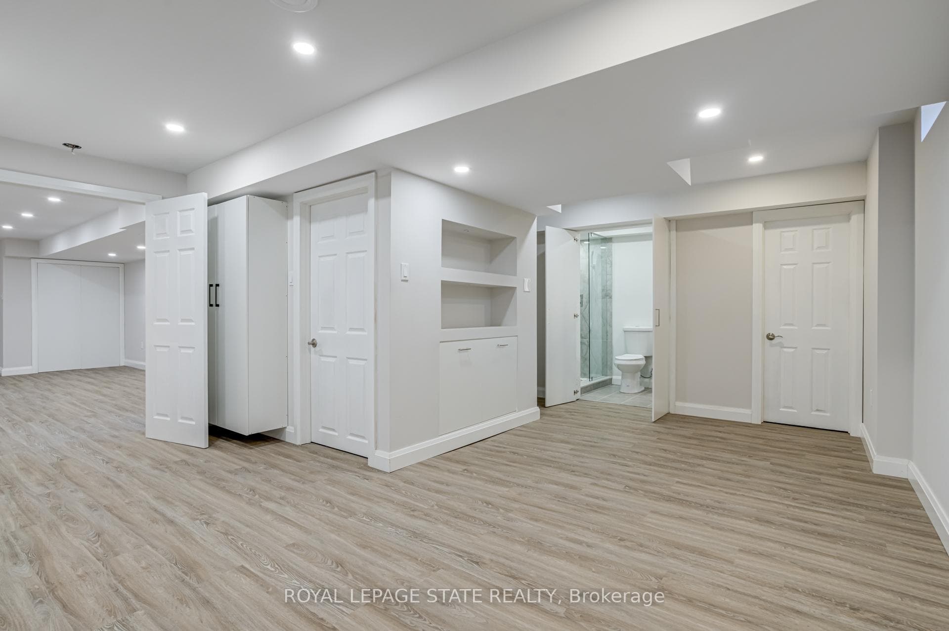 61 Dunrobin Lane photo 34