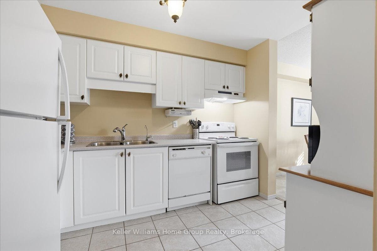 38 ROEHAMPTON Crescent photo 5