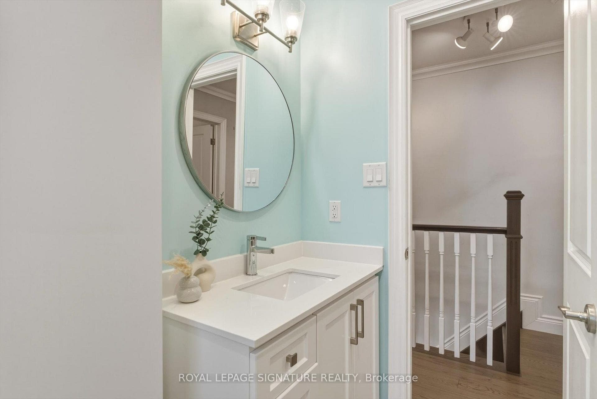 122 Holborne Avenue photo 33