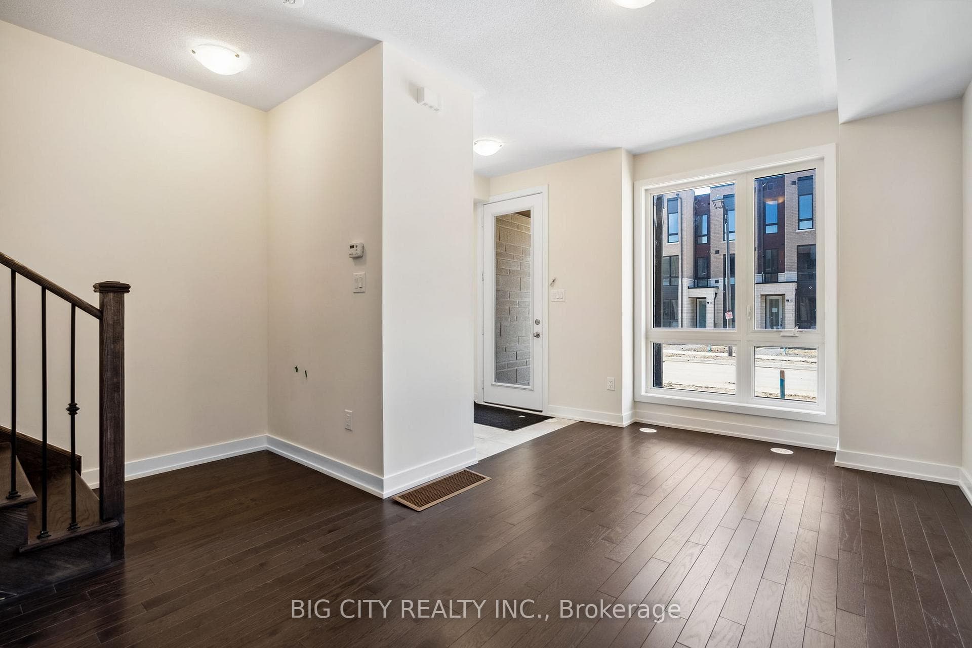 101 Stauffer Crescent photo 7