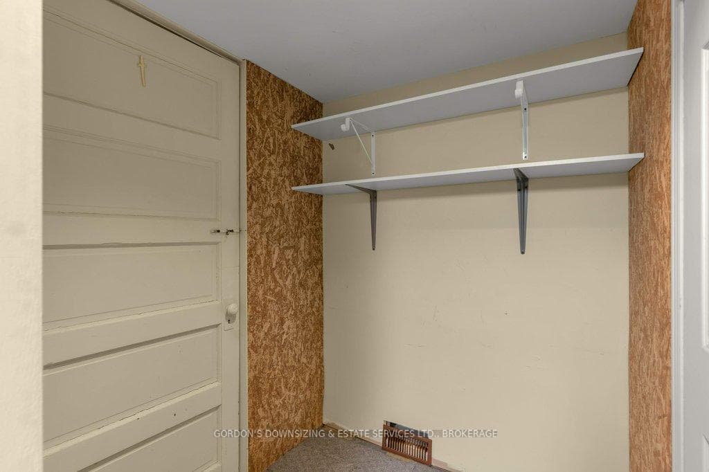90 Hillendale Avenue photo 32