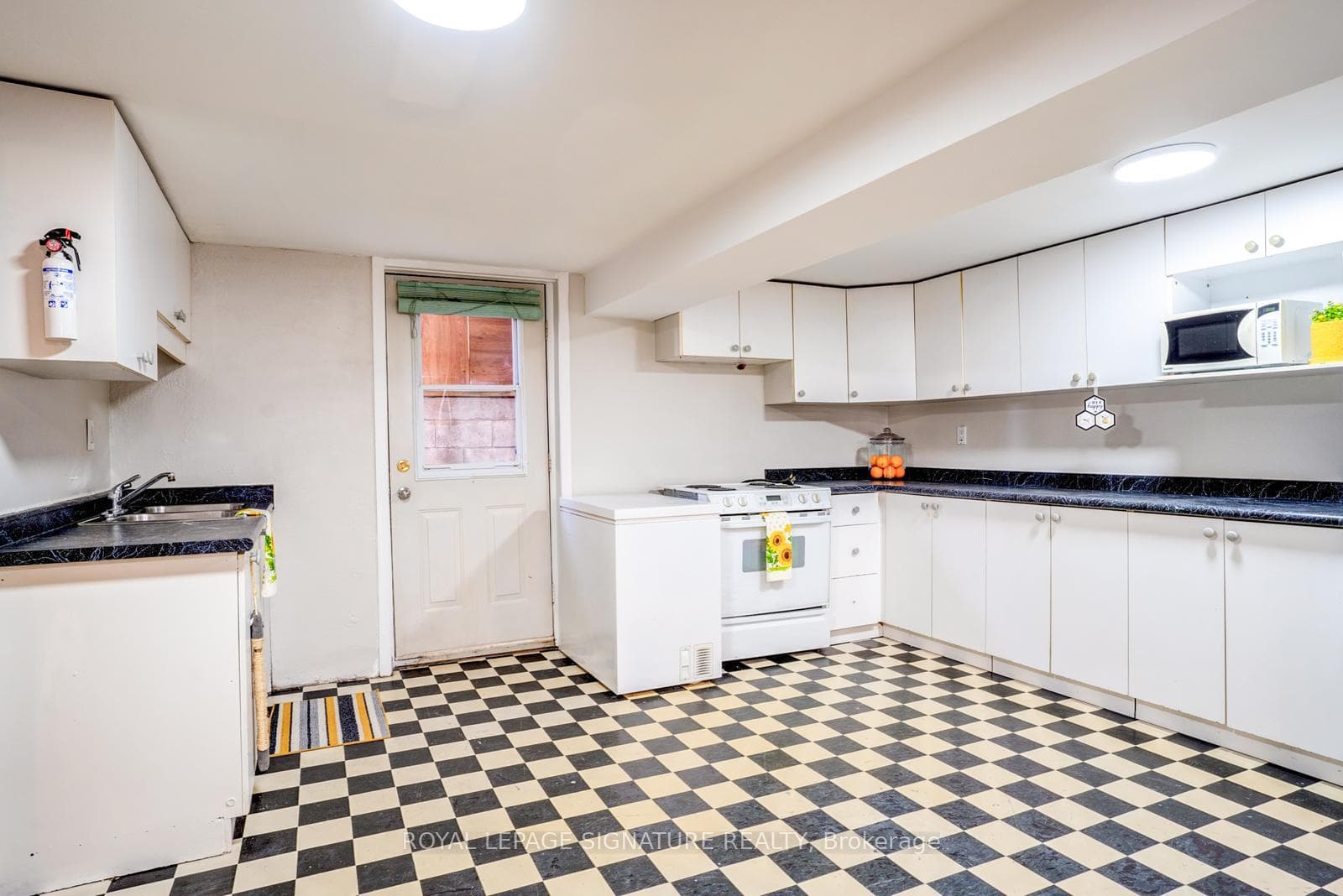 39 McCaul Street photo 21