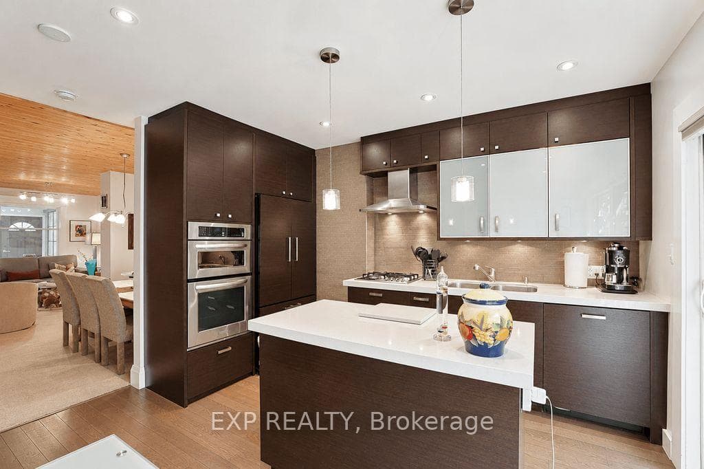 379 Davisville Avenue photo 9